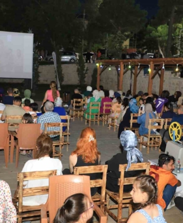 elazigda-acik-hava-sinema-gunleri-basladi-4bWmIONA.jpg