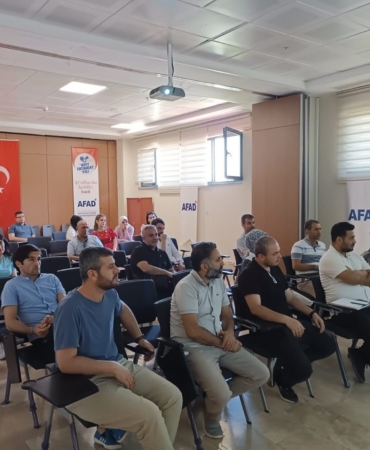 elazigda-afad-gonullulerine-ilk-yardim-egitimi-2iAcaxVn.jpg