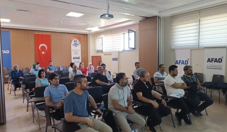 elazigda-afad-gonullulerine-ilk-yardim-egitimi-2iAcaxVn.jpg
