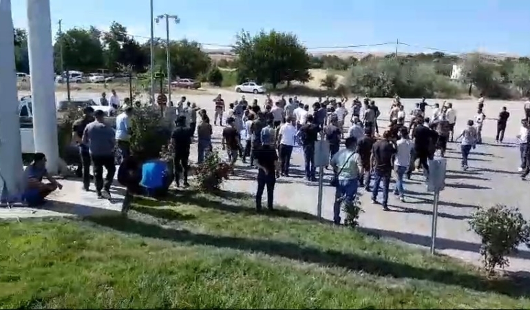 elazigda-eti-krom-iscilerinden-oturma-eylemi-4jIjmUTN.jpg