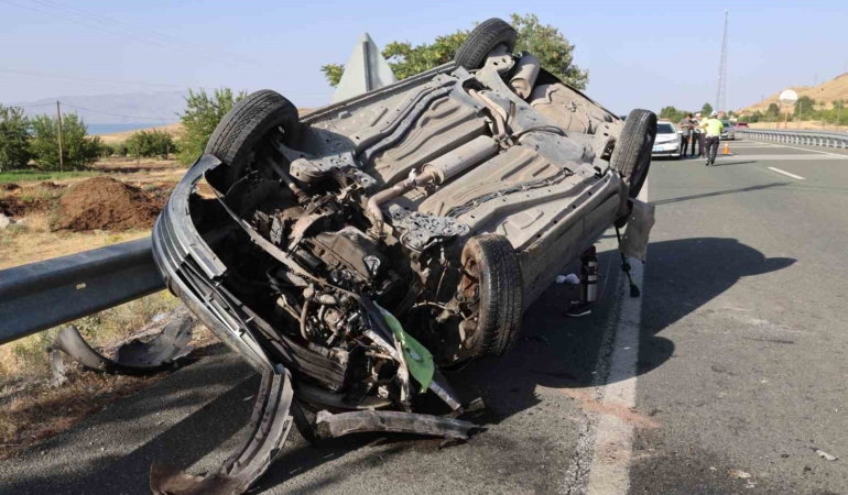 elazigda-feci-kaza-otomobil-karsi-seride-uctu-KVBslhHn.jpg