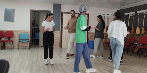 Elazığ Gençlik Merkezi'nde Yaz Okulu Eğitimleri Devam Ediyor Elazığ Gençlik Merkezi’nde Yaz Okulu Eğitimleri Devam Ediyor
