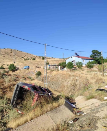 elazigda-hafif-ticari-arac-sarampole-yuvarlandi-1-yarali-JEhs7az8.jpg