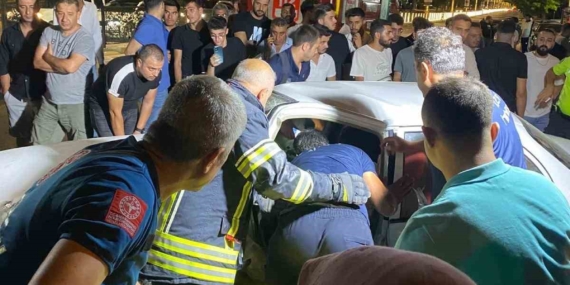 Elazığ’da İki Otomobilin Çarpışması Sonucu 2 Kişi Yaralandı Elazığ’da İki Otomobilin Çarpışması Sonucu 2 Kişi Yaralandı