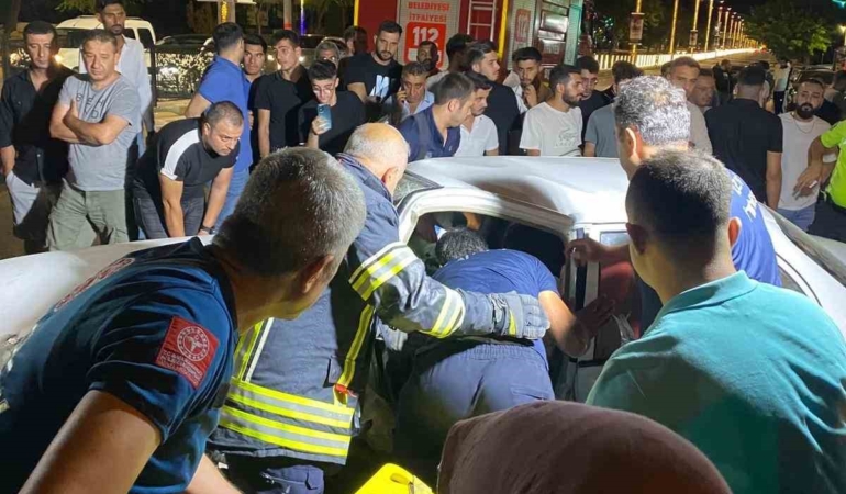 elazigda-iki-otomobilin-carpismasi-sonucu-2-kisi-yaralandi-rJXktL8V.jpg