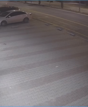 elazigda-kontrolden-cikan-arac-park-halindeki-otomobillere-carpti-bir-yarali-e8Be2jEw.jpg
