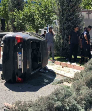 elazigda-kontrolden-cikan-otomobil-refuje-cikarak-agaclari-devirdi-1i-cocuk-3-yarali-Fm8IK6Ed.jpg