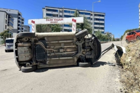 elazigda-kontrolden-cikan-otomobil-yan-yatti-surucu-sag-salim-kurtuldu-uKRudZsX.jpg