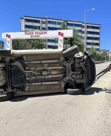 elazigda-kontrolden-cikan-otomobil-yan-yatti-surucu-sag-salim-kurtuldu-uKRudZsX.jpg