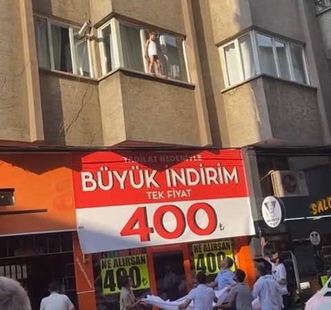 elazigda-korku-dolu-anlar-kucuk-cocuk-cama-cikinca-vatandaslar-asagida-carsaf-acti-gDkq3pz6.jpg