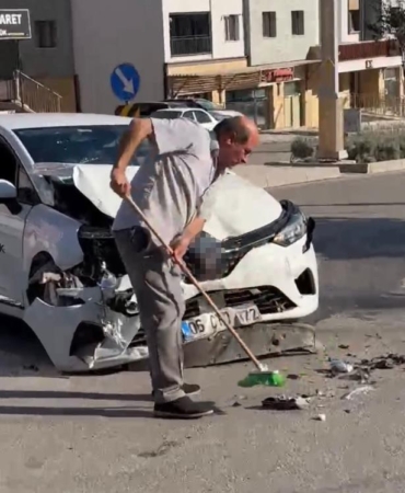 elazigda-otomobil-ile-minibus-carpisti-1-yarali-1OKwnsPD.jpg