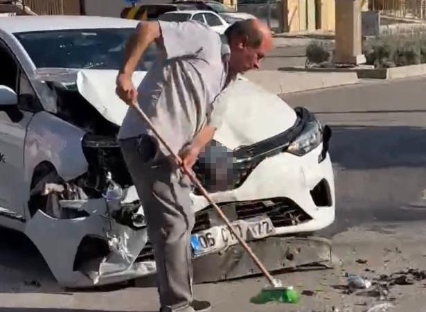 elazigda-otomobil-ile-minibus-carpisti-1-yarali-1OKwnsPD.jpg