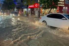 elazigda-saganak-etkili-oldu-yollar-gole-dondu-H3HeI9tU.jpg