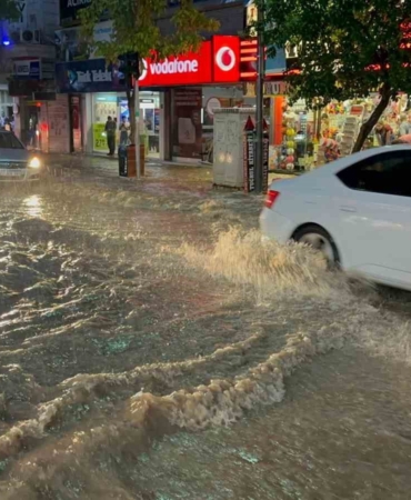 elazigda-saganak-etkili-oldu-yollar-gole-dondu-H3HeI9tU.jpg