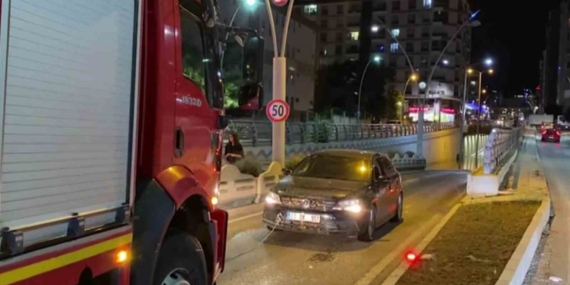 Elazığ’da Sağanak Yağış Alt Geçidi Su Bastı: 3 Kişi Kurtarıldı Elazığ’da Sağanak Yağış Alt Geçidi Su Bastı: 3 Kişi Kurtarıldı