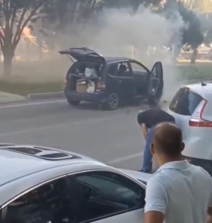 elazigda-seyir-halindeki-otomobilde-yangin-cikti-dE2t66SC.jpg