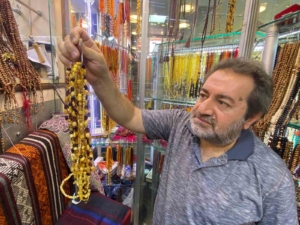 elazigda-sifali-damla-kehribar-kolyelere-yogun-ilgi-79GUFxNh.jpg