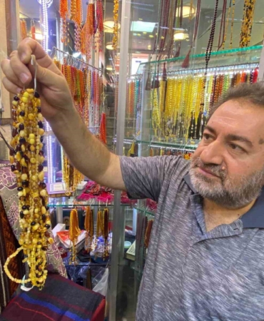 elazigda-sifali-damla-kehribar-kolyelere-yogun-ilgi-79GUFxNh.jpg