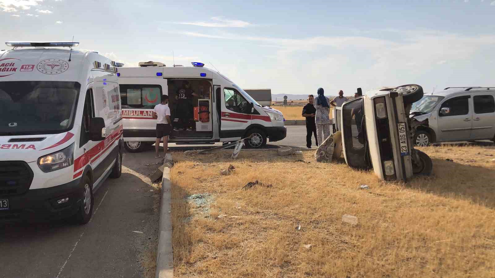 Elazığ’da Aynı Yerde Yarım Saat Ara ile 2 Trafik Kazası: 8 Yaralı