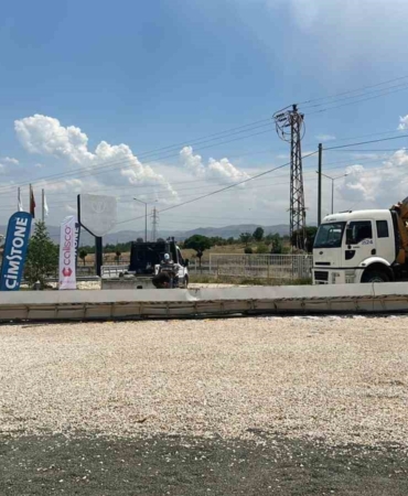 elazigda-yildirim-dusmesi-sonucu-40-tonluk-vinc-devrildi-zEKRhOKp.jpg