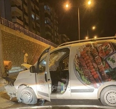 elazigdaki-trafik-kazasi-2-yarali-Sw5zxE9s.jpg
