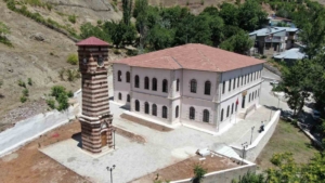 elazigin-maden-ilcesinde-bulunan-133-yillik-tarihi-konak-ilceye-hizmet-veriyor-jTdhI6Ok.jpg
