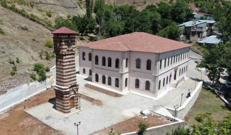 elazigin-maden-ilcesinde-bulunan-133-yillik-tarihi-konak-ilceye-hizmet-veriyor-jTdhI6Ok.jpg