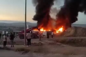 elazigin-palu-ilcesinde-bir-konteynerda-cikan-yangin-sonduruldu-QwlCzVcU.jpg