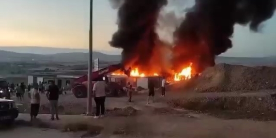 Elazığ’ın Palu ilçesinde bir konteynerda çıkan yangın söndürüldü