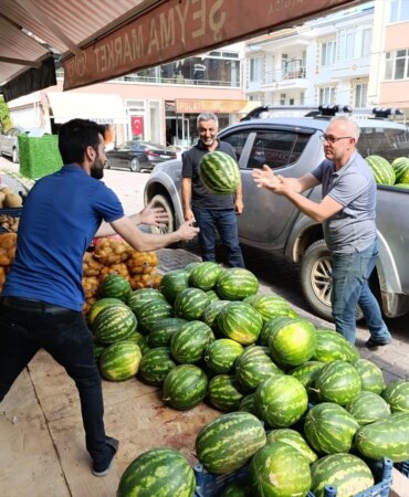 Elazığlıların doğal yöntemlerle yetiştirilen Hıdıroz karpuzuna ilgisi artıyor elaziglilarin-dogal-yontemlerle-yetistirilen-hidiroz-karpuzuna-ilgisi-artiyor-UEgM1XrH.jpg