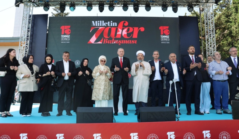 erdogan-15-temmuza-tiyatro-diyenleri-kiyamete-kadar-affetmeyecegiz-Ul7uhpbz.jpg