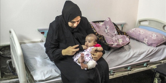 Filistinli bebek, İsrail saldırısında tüm ailesini kaybetti! Filistinli bebek, İsrail saldırısında tüm ailesini kaybetti!