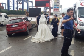 Gelin ve damat, fotoğraf çekimine giderken kaza geçirdi gelin-ve-damat-fotograf-cekimine-giderken-kaza-gecirdi-RwvKdQO4.jpg