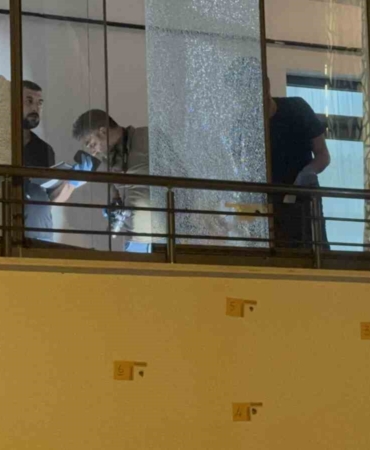 havaya-ates-acti-kursunlar-ev-ve-araca-isabet-etti-Z7uS3EUk.jpg
