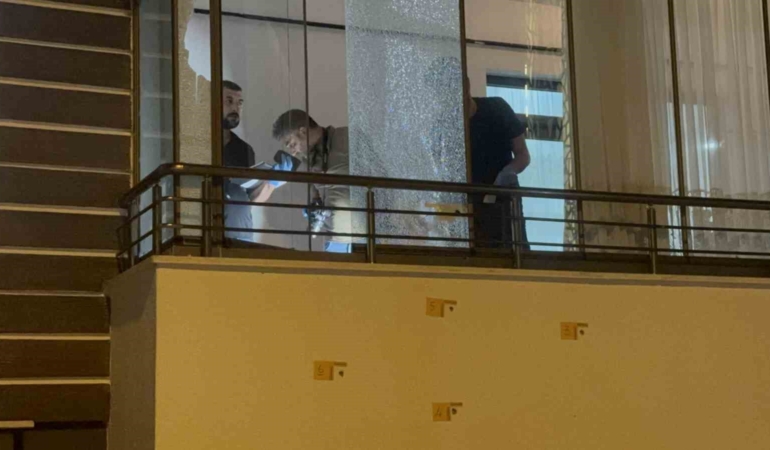 havaya-ates-acti-kursunlar-ev-ve-araca-isabet-etti-Z7uS3EUk.jpg