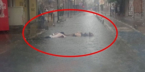 İzmir'deki Elektrik Faciası: Kurtarmaya Çalışırken Öldü! İzmir’deki Elektrik Faciası: Kurtarmaya Çalışırken Öldü!