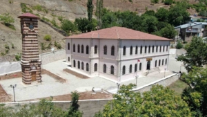 maden-ilcesi-tarihi-ve-tescilli-yapilari-ile-ilgi-odagi-KlpZZRn2.jpg