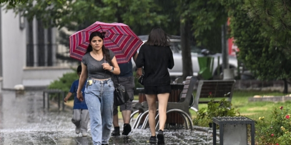 Meteoroloji saat vererek uyardı: Kuvvetli sağanak vuracak Meteoroloji saat vererek uyardı: Kuvvetli sağanak vuracak