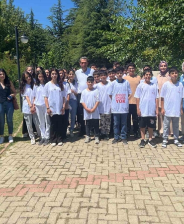 ogrencilerin-cevre-duyarliligi-takdir-topladi-cMdMW8pc.jpg