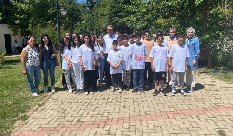 ogrencilerin-cevre-duyarliligi-takdir-topladi-cMdMW8pc.jpg