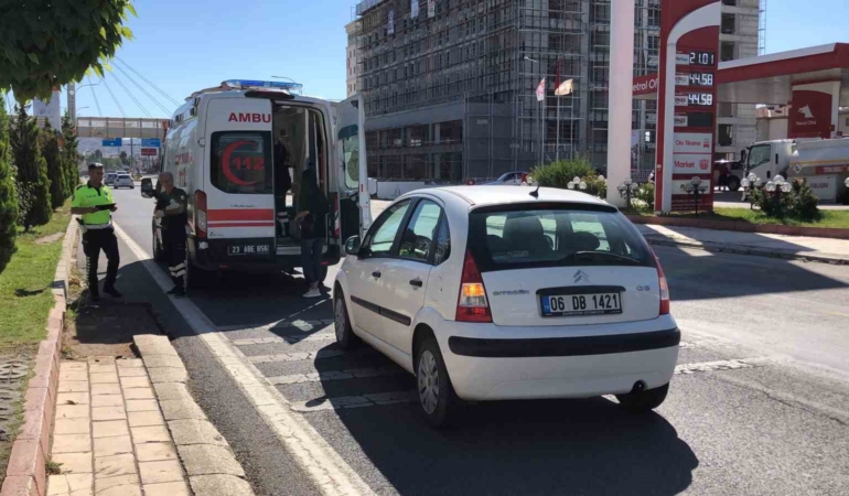 otomobilin-carptigi-yaya-yaralandi-AmJEnHWV.jpg