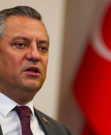 ozgur-ozelden-15-temmuz-cikisi-oturdugu-yerden-tiyatro-diyenler-var-pG4l4xxD.jpg