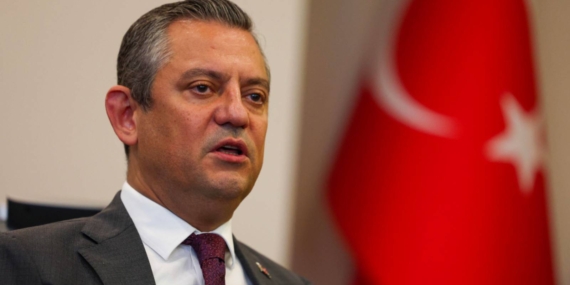 Özgür Özel'den 15 Temmuz çıkışı: Oturduğu yerden 'tiyatro' diyenler var Özgür Özel’den 15 Temmuz çıkışı: Oturduğu yerden ‘tiyatro’ diyenler var