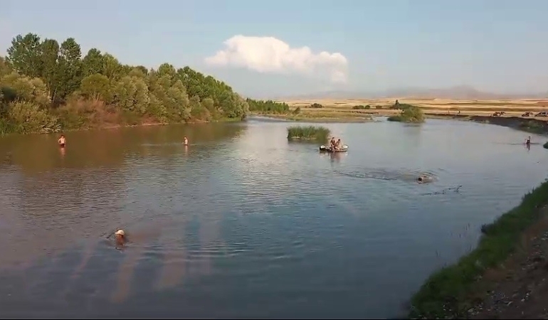 serinlemek-icin-suya-giren-3-cocuktan-biri-kurtarildi-biri-oldu-77GeVZf2.jpg