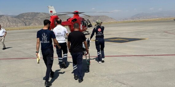 Şırnak'ta Uykusundan Uyanmayan 3 Yaşındaki Çocuk Ambulans Helikopterle Elazığ'a Getirildi Şırnak’ta Uykusundan Uyanmayan 3 Yaşındaki Çocuk Ambulans Helikopterle Elazığ’a Getirildi