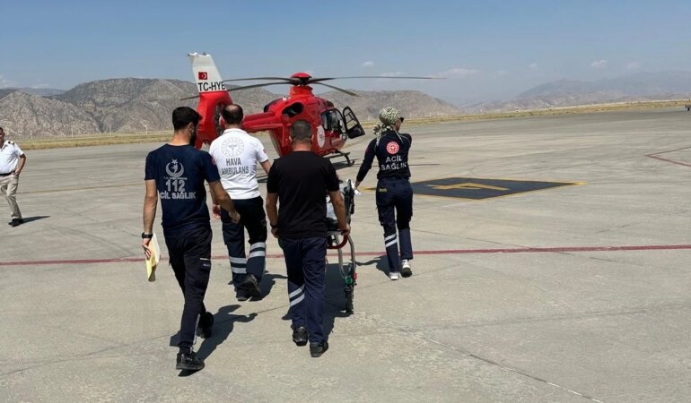 sirnakta-uykusundan-uyanmayan-3-yasindaki-cocuk-ambulans-helikopterle-elaziga-getirildi-TqMhLcvI.jpg