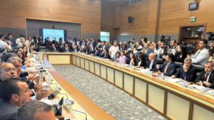 sokak-kopeklerinin-uyutulmasini-iceren-kanun-teklifi-gorusmeleri-protestoyla-basladi-UeuNt8SK.jpg
