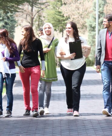 Üniversiteye Yeni Başlayacak Öğrencilere Rehber: Kampüs Hayatı ve Hazırlık İpuçları