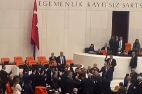 tbmmde-ak-partili-ve-dem-partili-vekiller-arasinda-kavga-cikti-xJ2CDRHa.jpg