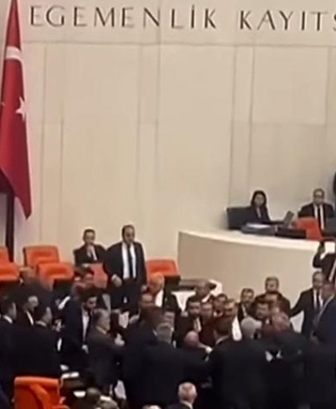 tbmmde-ak-partili-ve-dem-partili-vekiller-arasinda-kavga-cikti-xJ2CDRHa.jpg